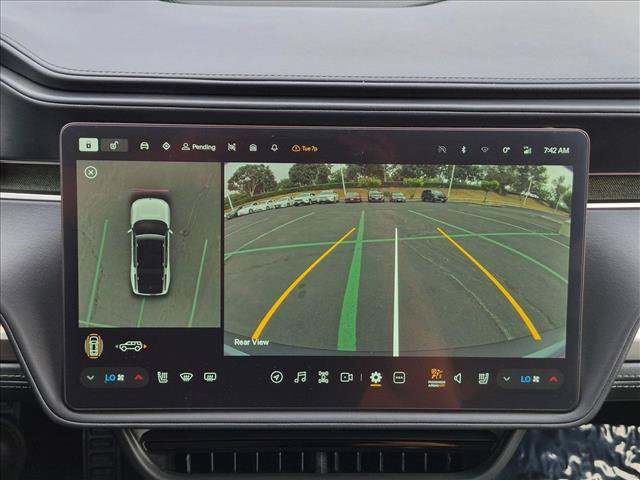 Used 2025 Rivian R1S Adventure AWD/4WD image 13