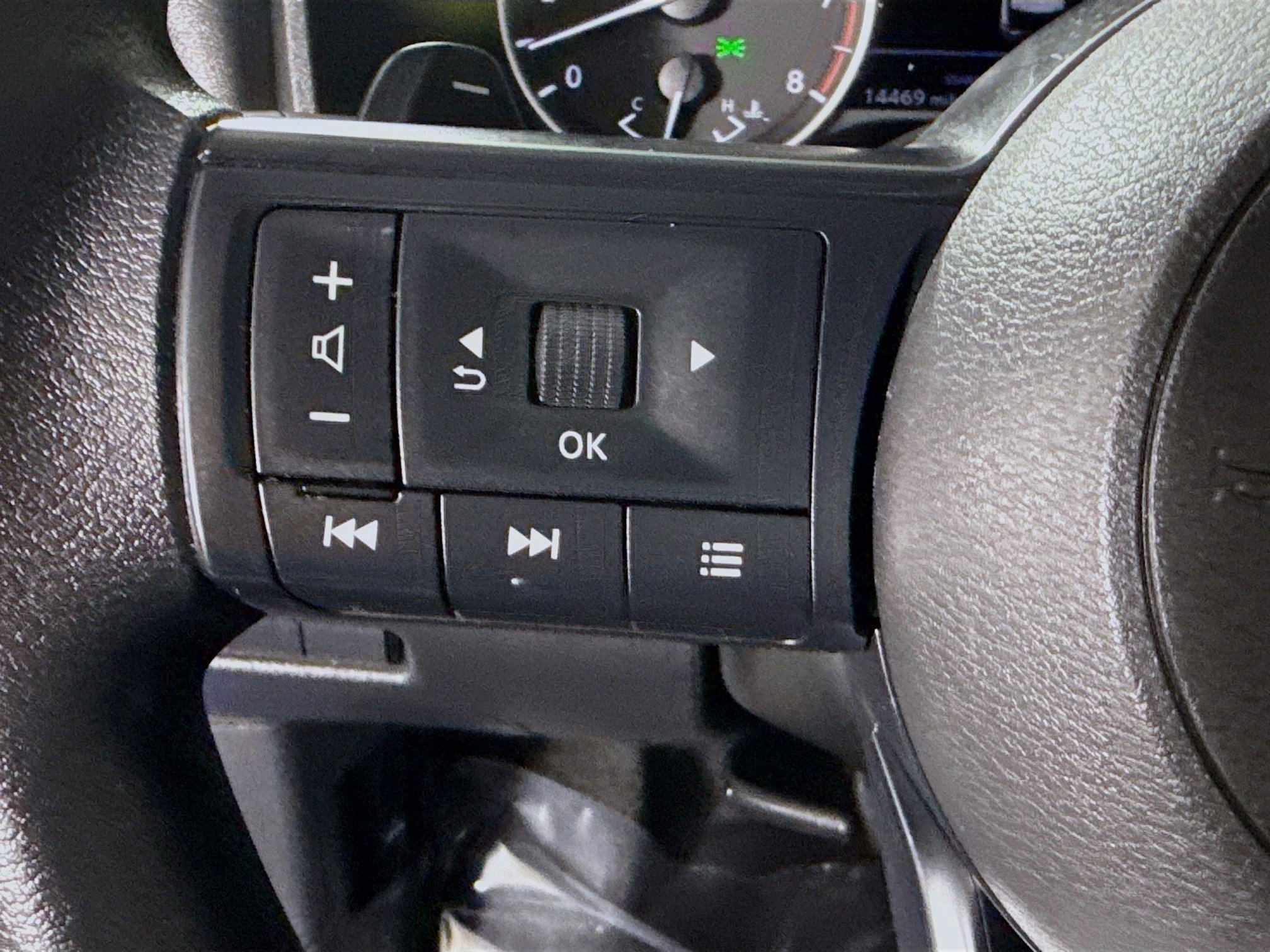 Used 2023 Nissan Rogue S image 14