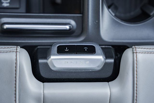 Used 2025 Ford Expedition Active image 43