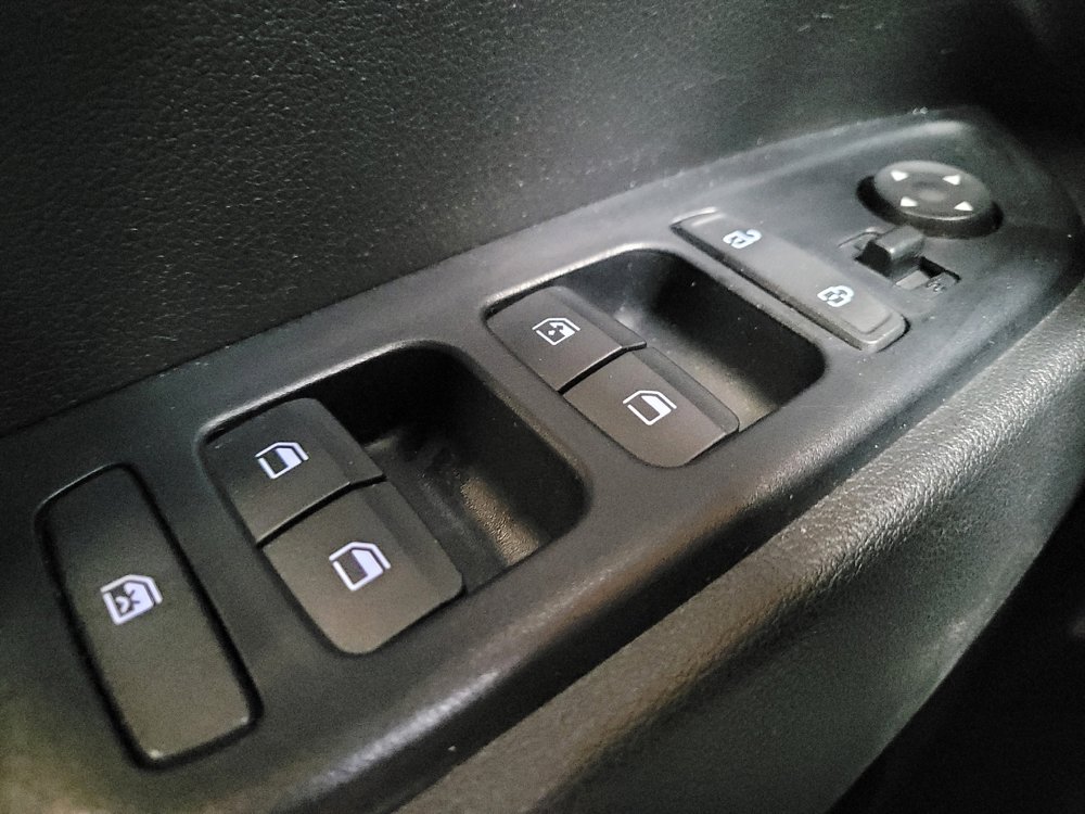 Used 2020 Hyundai Venue SEL FWD image 27