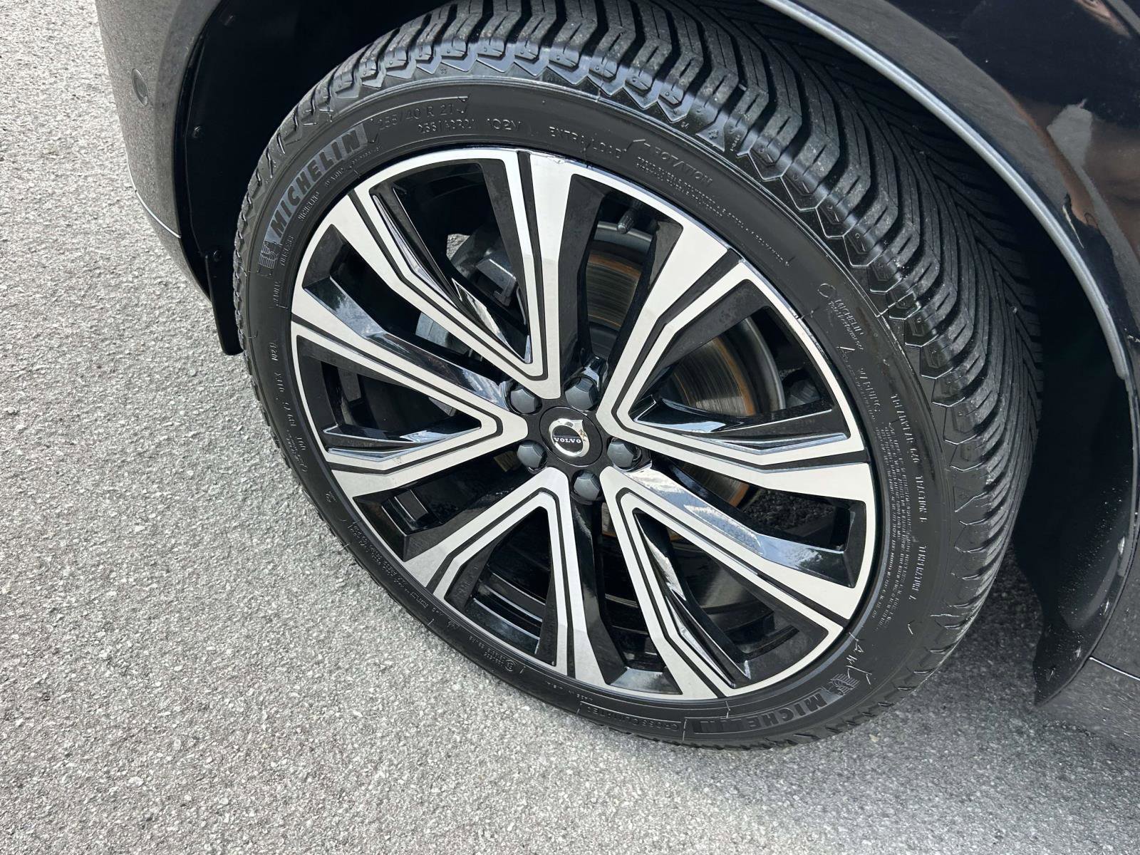 Certified 2023 Volvo XC60 B5 Ultimate w/ Climate Package AWD/4WD image 9