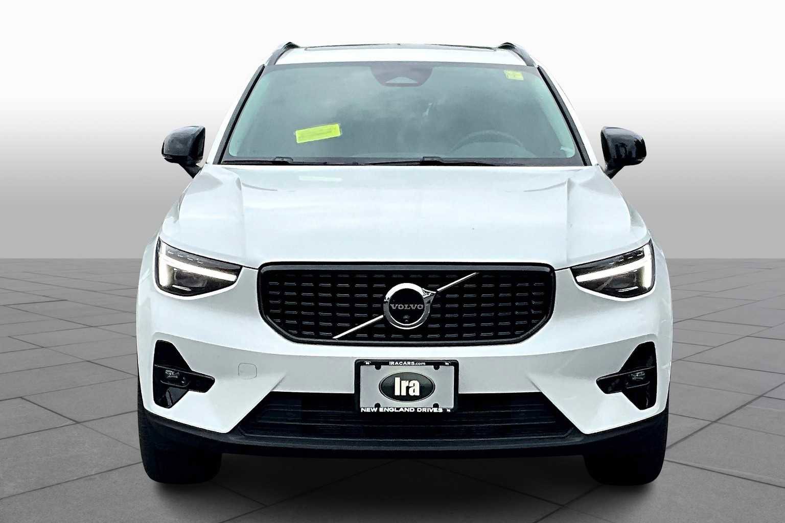 Used 2025 Volvo XC40 B5 Plus w/ Protection Package Premier image 3