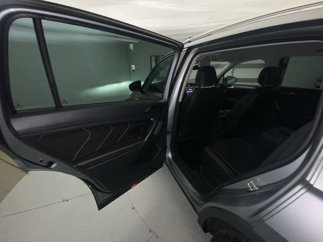 Used 2022 Volkswagen Tiguan SE AWD/4WD image 21