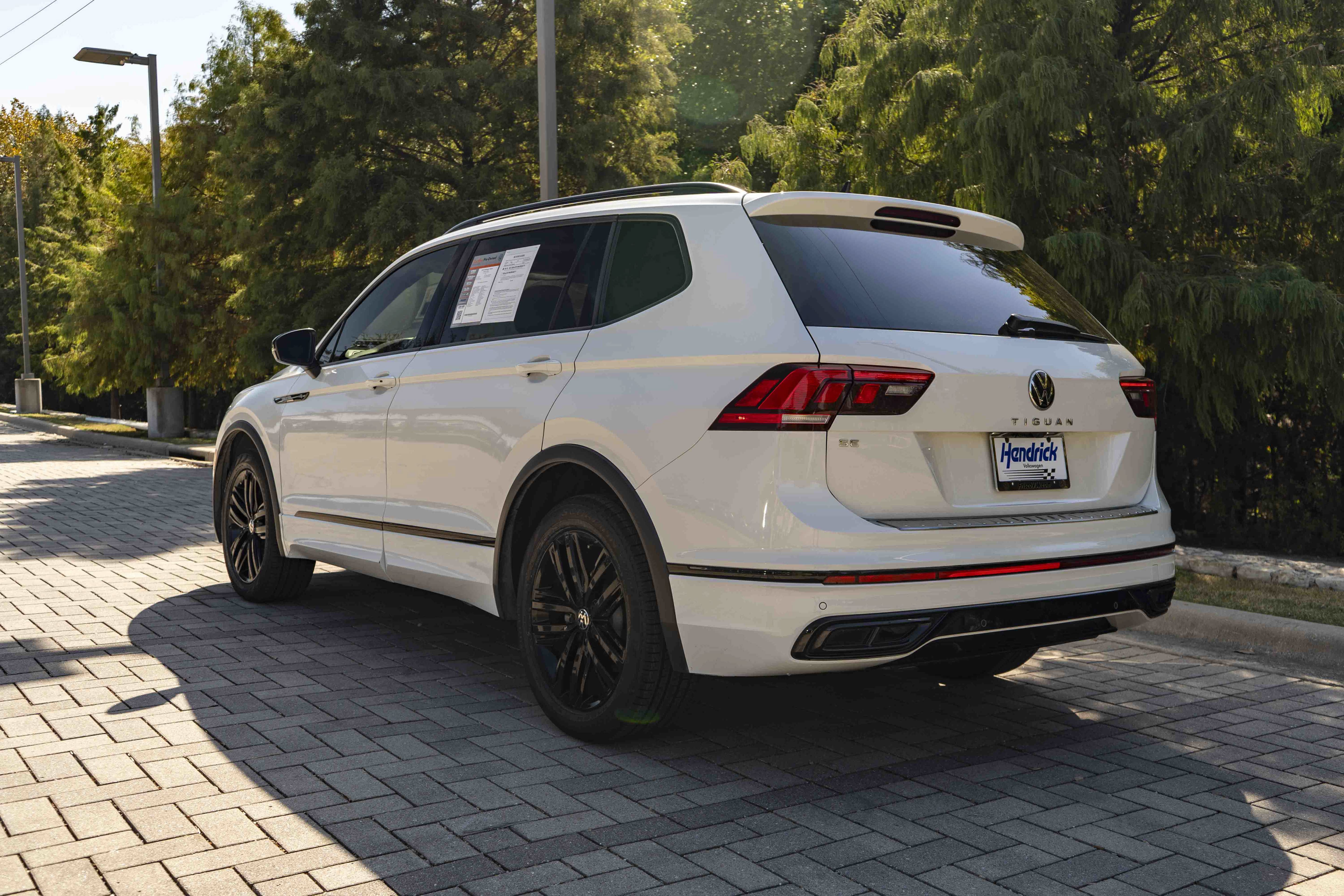 Certified 2022 Volkswagen Tiguan SE R-Line FWD image 6