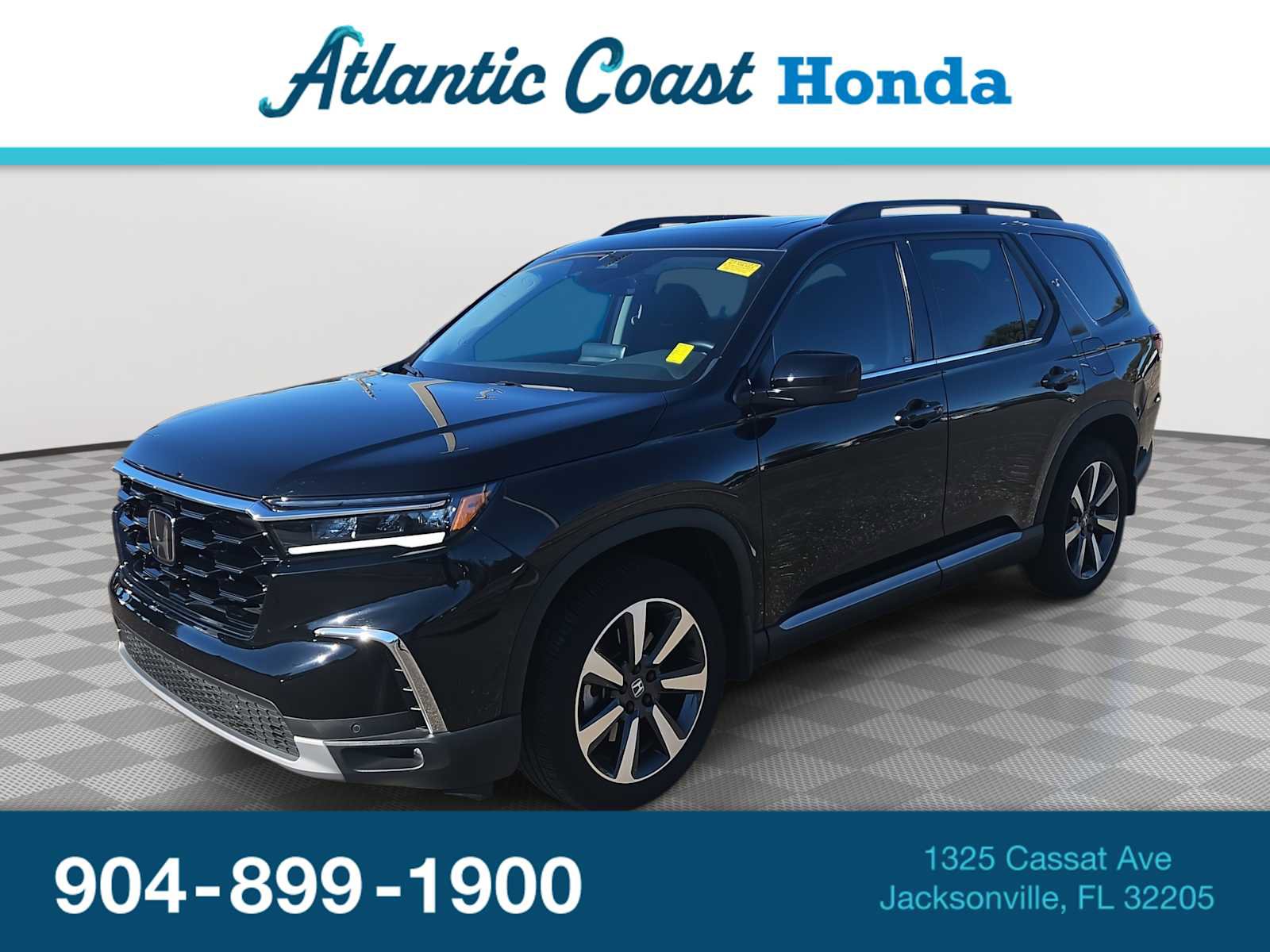 Used 2024 Honda Pilot Touring image 1