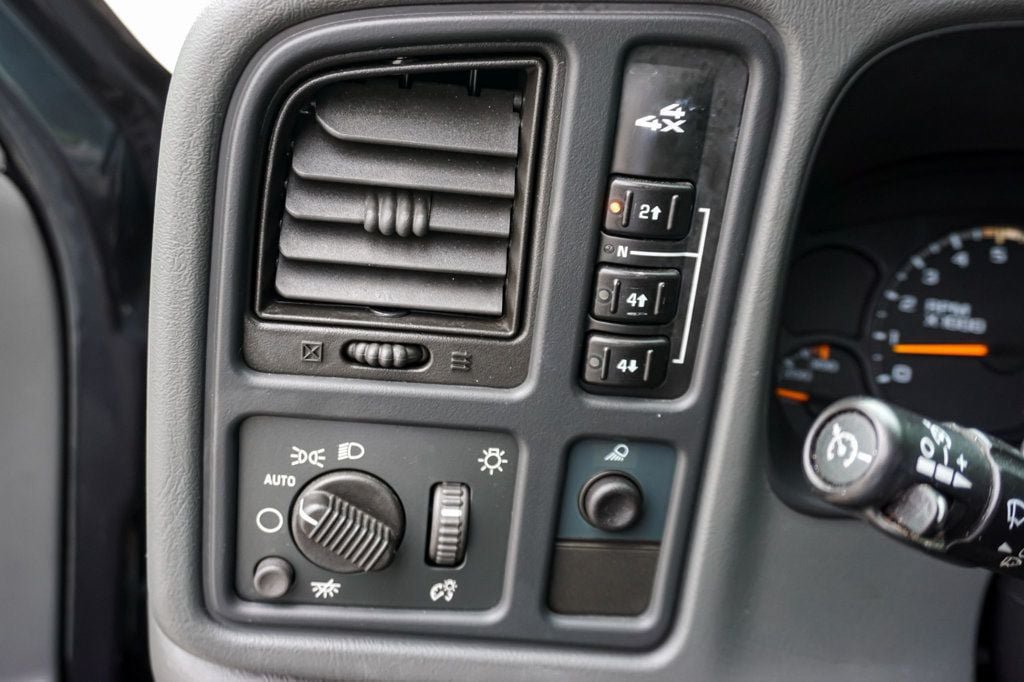 Used 2004 Chevrolet Silverado 2500 LS AWD/4WD image 46