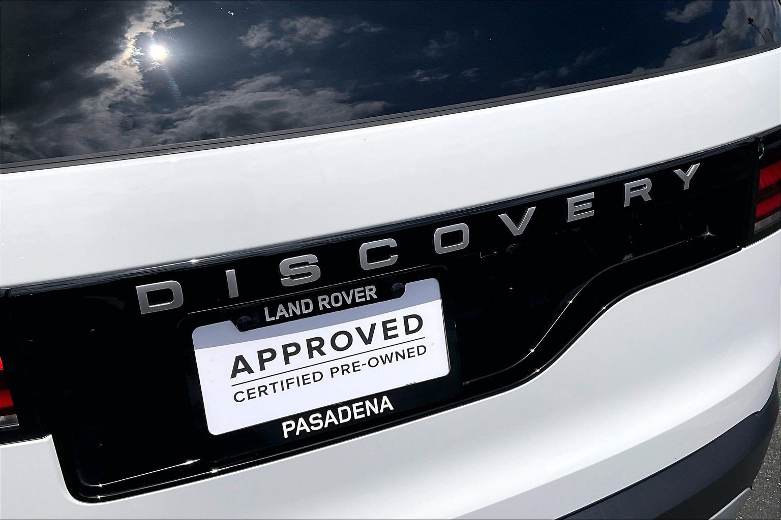 Certified 2025 Land Rover Discovery S AWD/4WD image 31