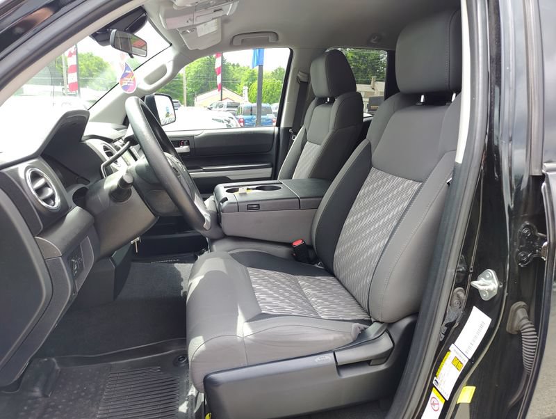 Used 2018 Toyota Tundra SR5 AWD/4WD image 8
