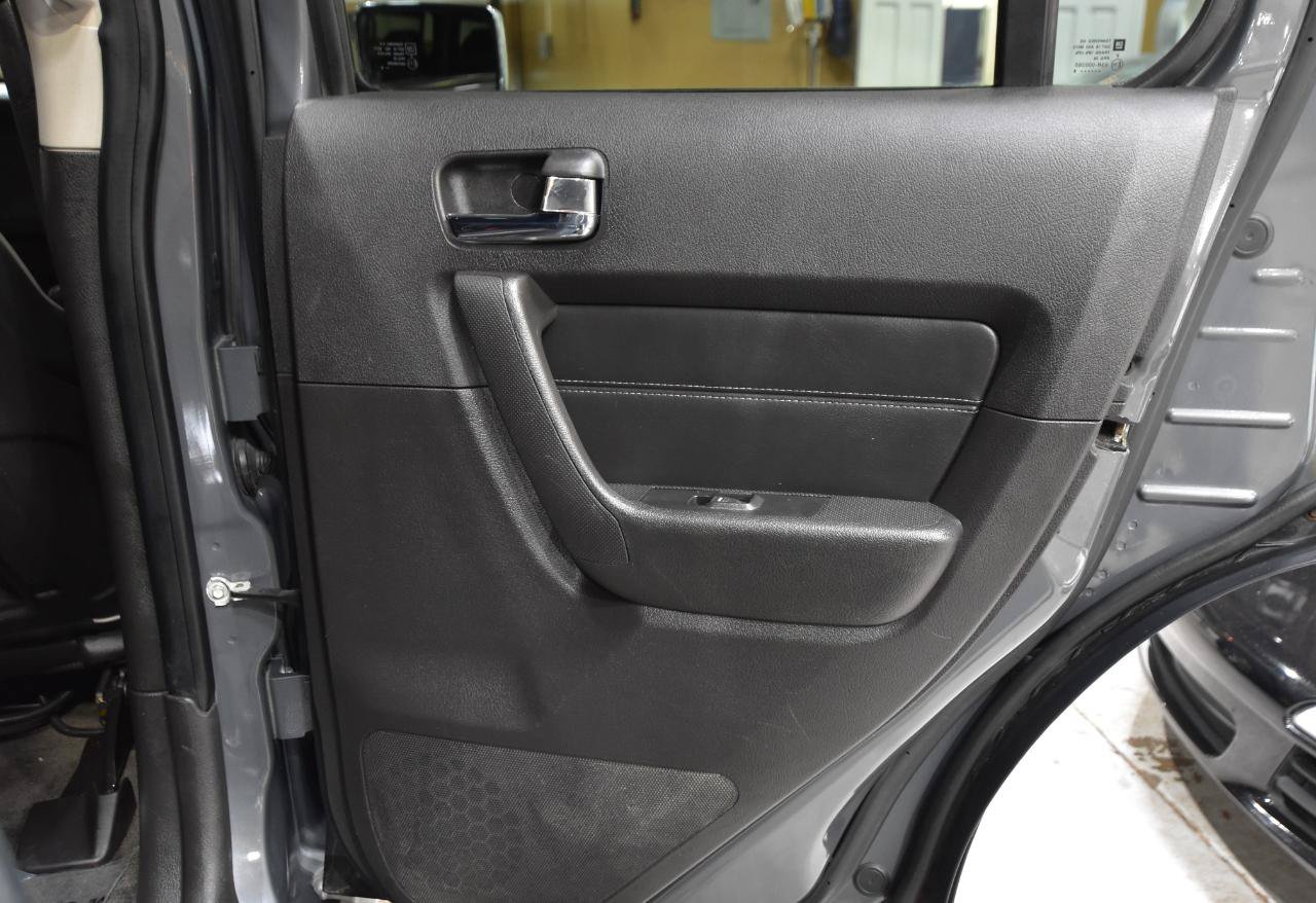 Used 2009 HUMMER H3 Luxury AWD/4WD image 29
