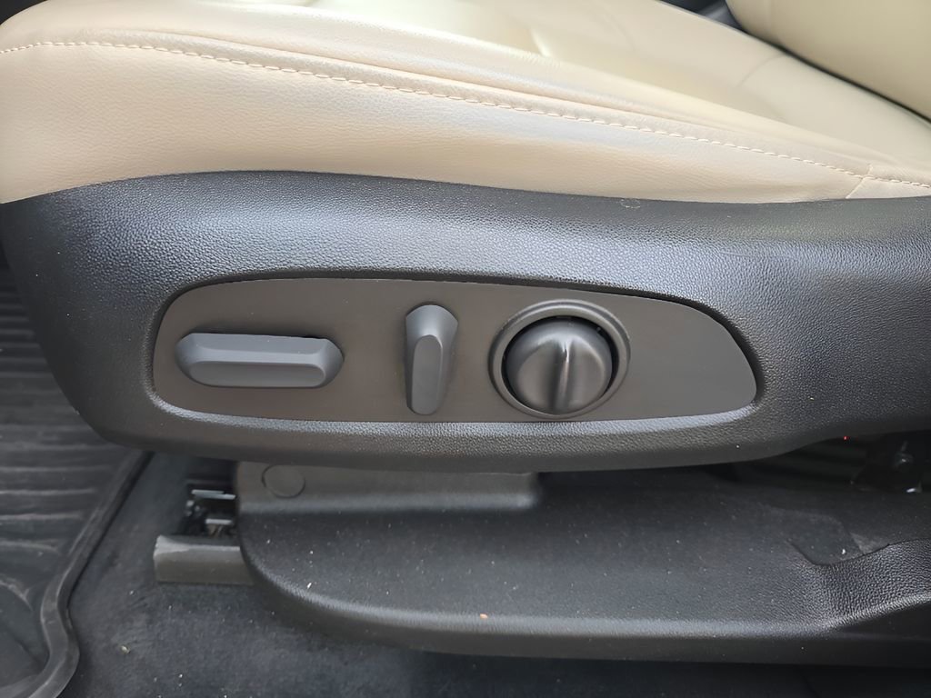 Used 2023 Chevrolet Traverse LT w/ LT Premium Package image 14