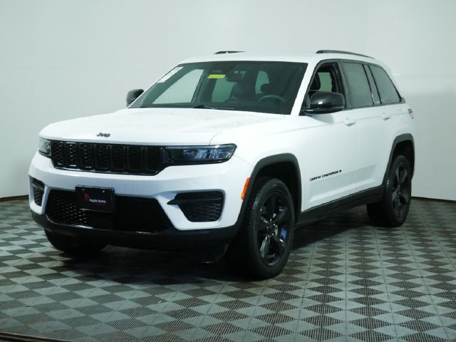 Certified 2023 Jeep Grand Cherokee Altitude AWD/4WD image 3