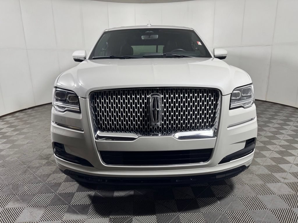Used 2024 Lincoln Navigator Reserve w/ Monochromatic Package AWD/4WD image 8