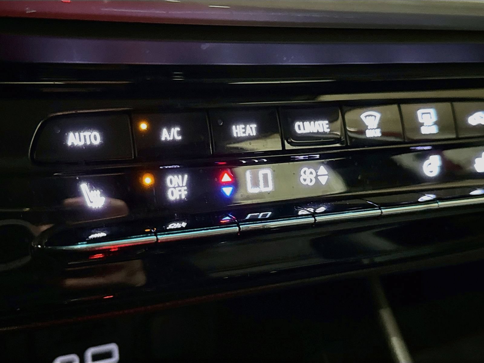 Used 2022 Chevrolet Bolt LT w/ Infotainment Package FWD image 24