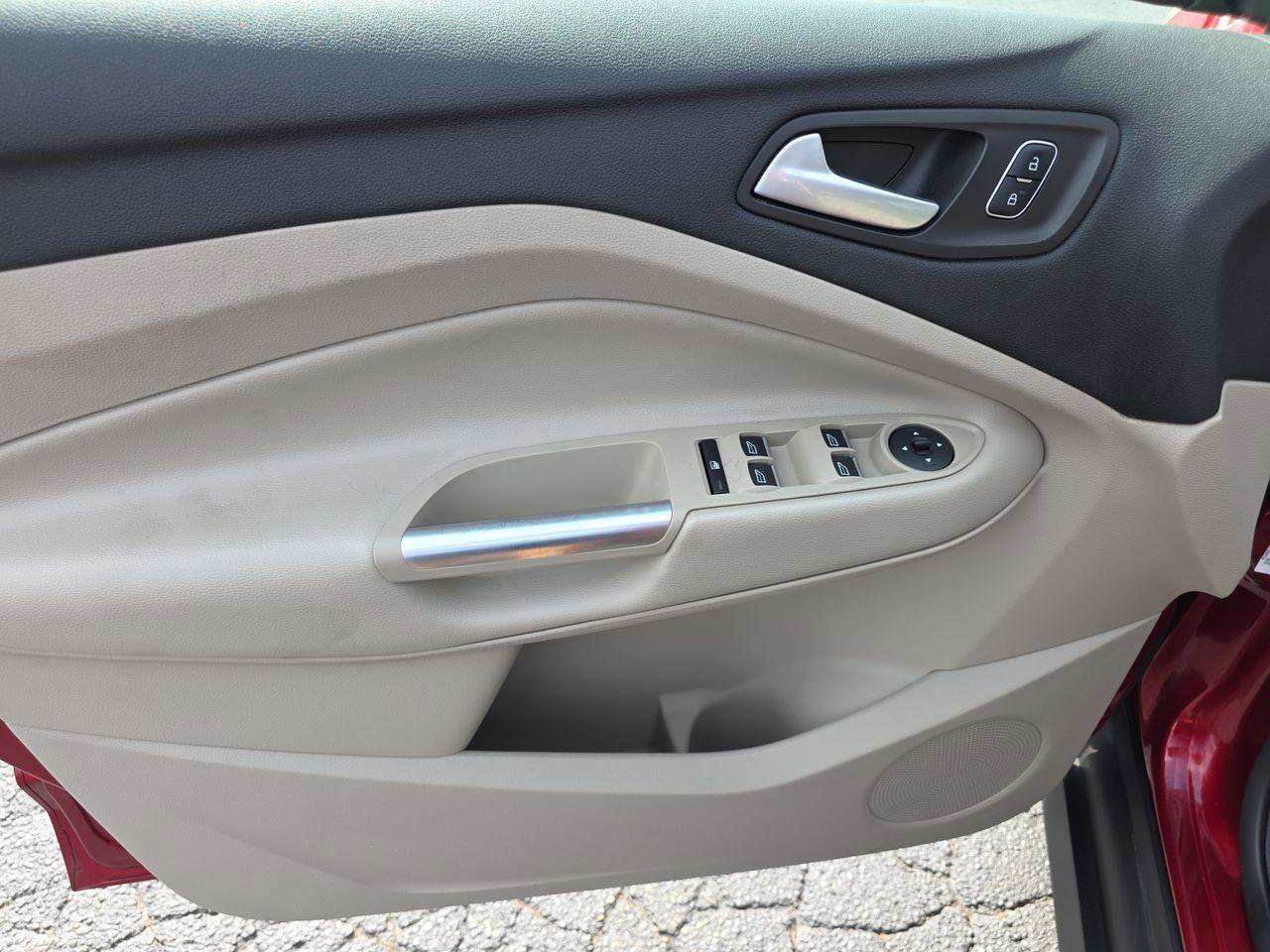 Used 2017 Ford C-MAX Energi SE w/ Equipment Group 401A image 5