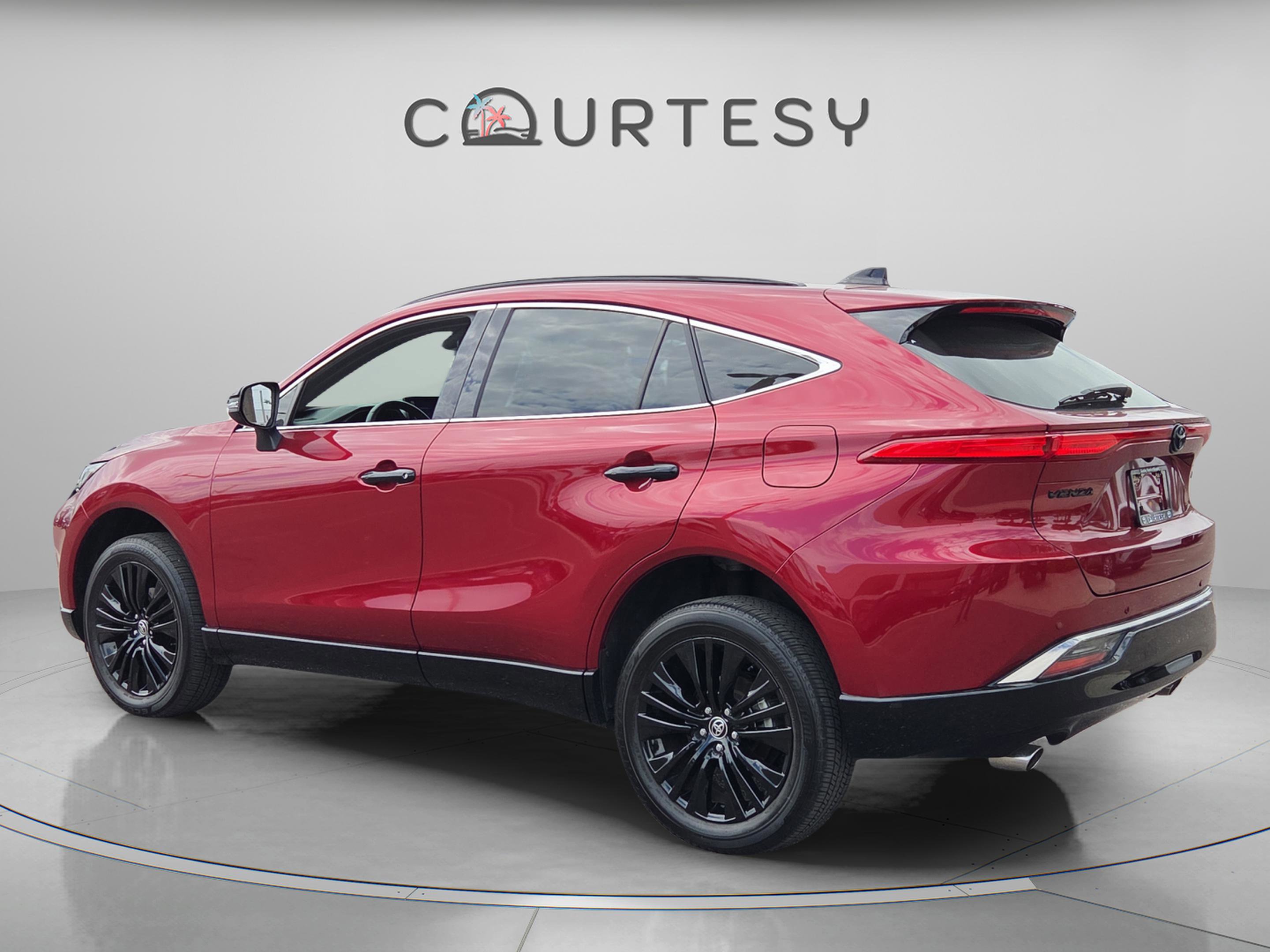 Certified 2024 Toyota Venza Nightshade image 4