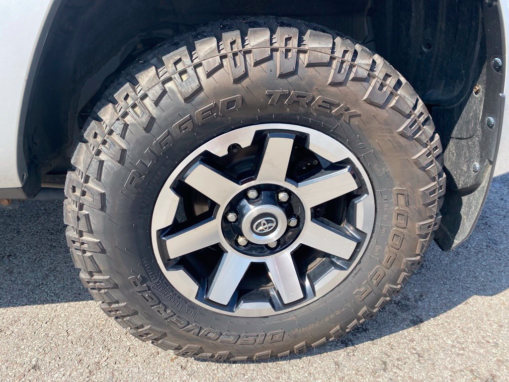 Used 2019 Toyota 4Runner TRD Off-Road AWD/4WD image 13