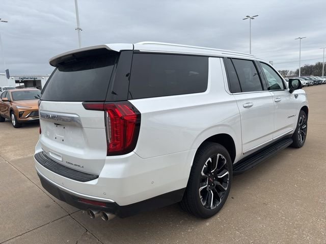 Used 2024 GMC Yukon XL Denali w/ Advanced Technology Package image 3