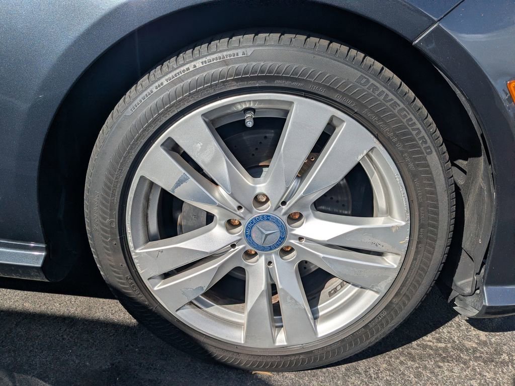 Used 2013 Mercedes-Benz E 400 Sport Sedan image 22