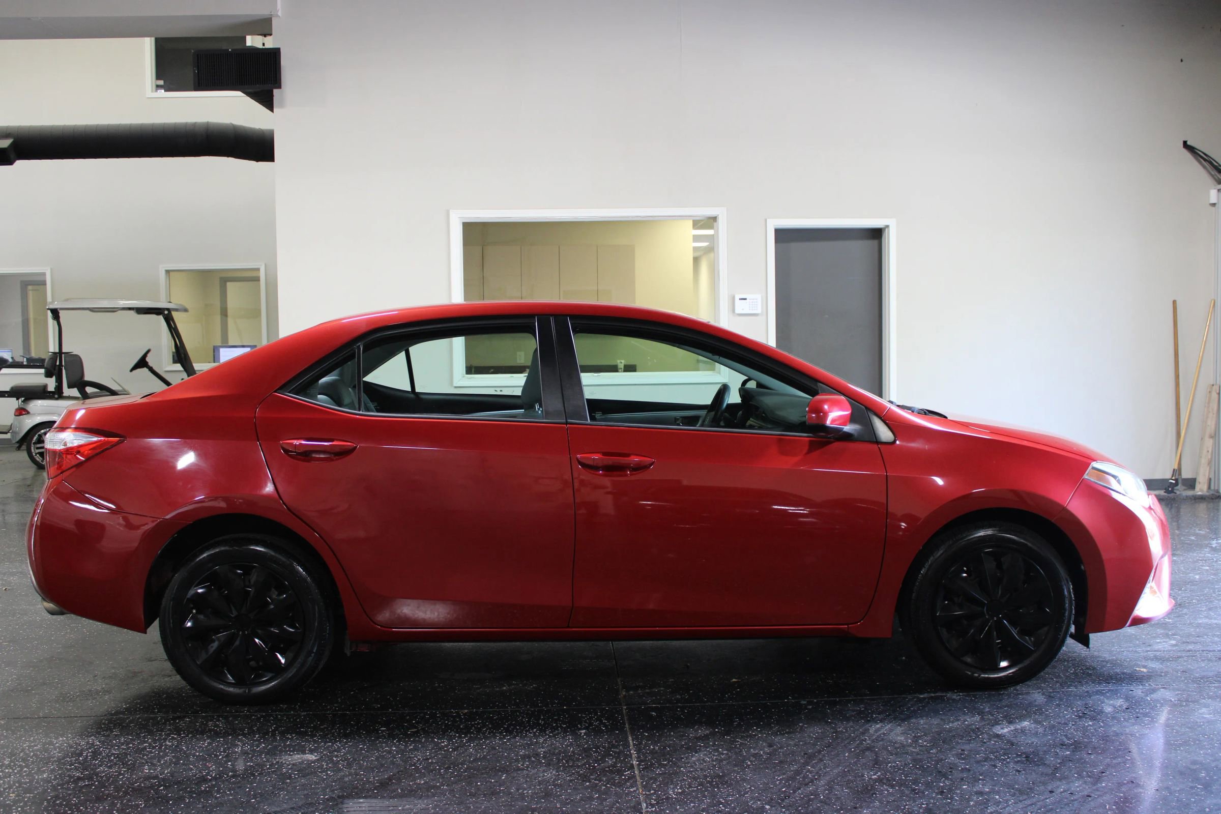 Used 2015 Toyota Corolla LE FWD image 2