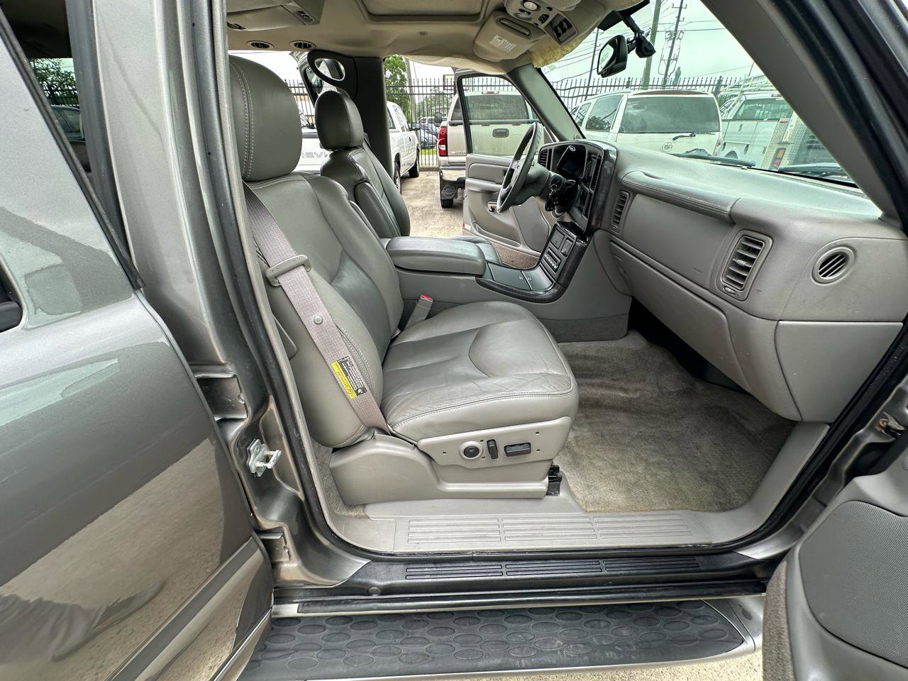 Used 2005 GMC Yukon XL Denali AWD/4WD image 26