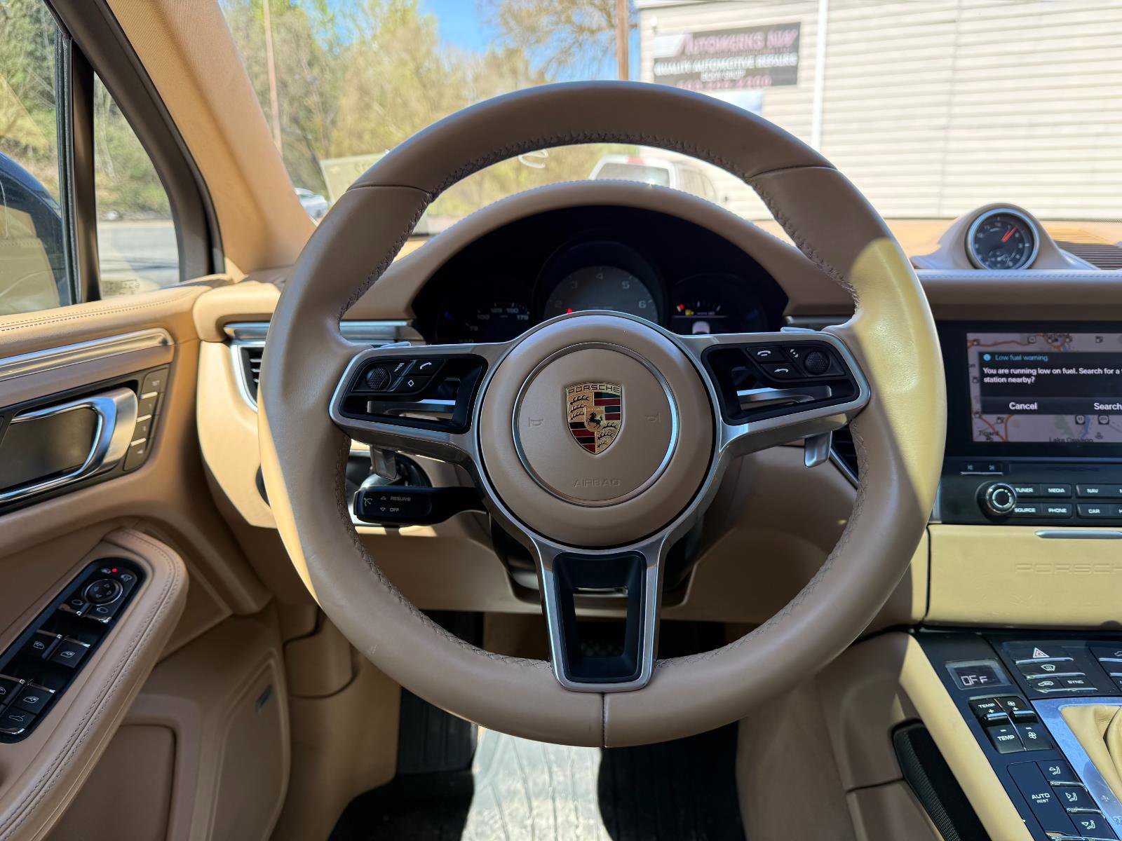 Used 2017 Porsche Macan S image 2