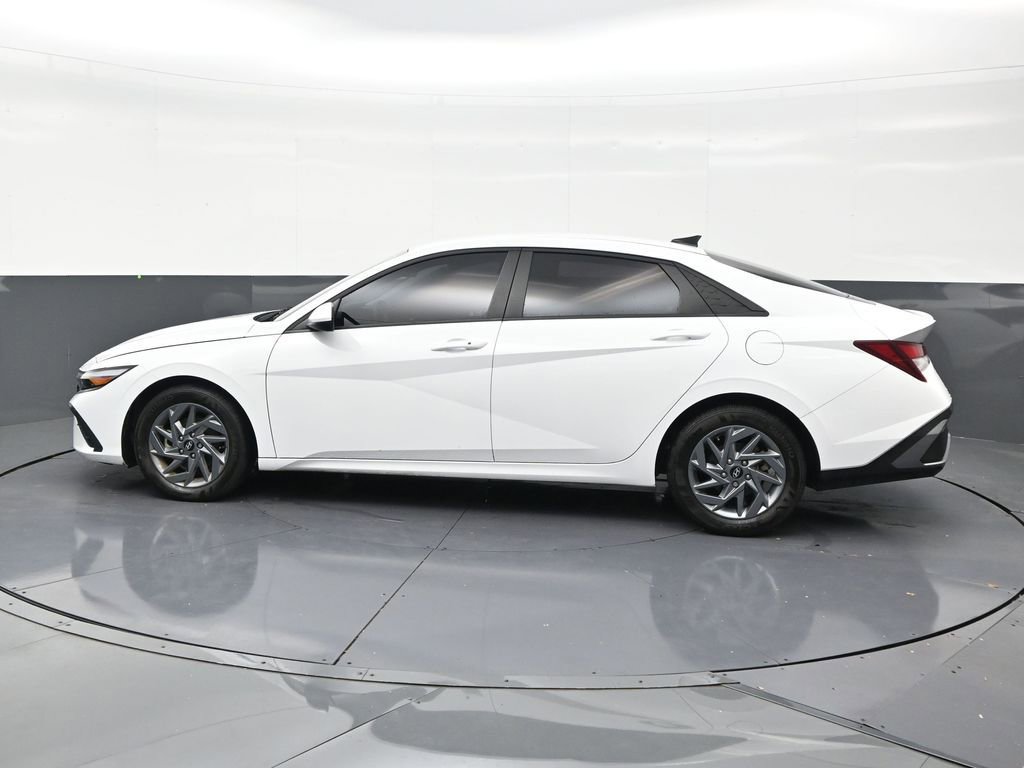 Used 2024 Hyundai Elantra SEL FWD image 2