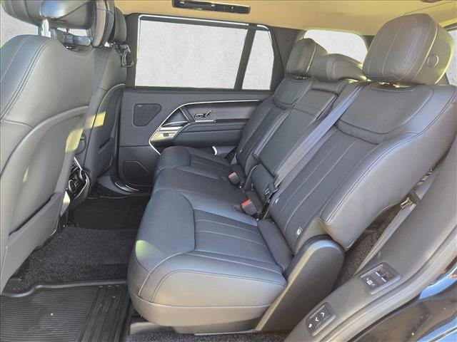 New 2026 Land Rover Range Rover Long Wheelbase SE AWD/4WD image 16