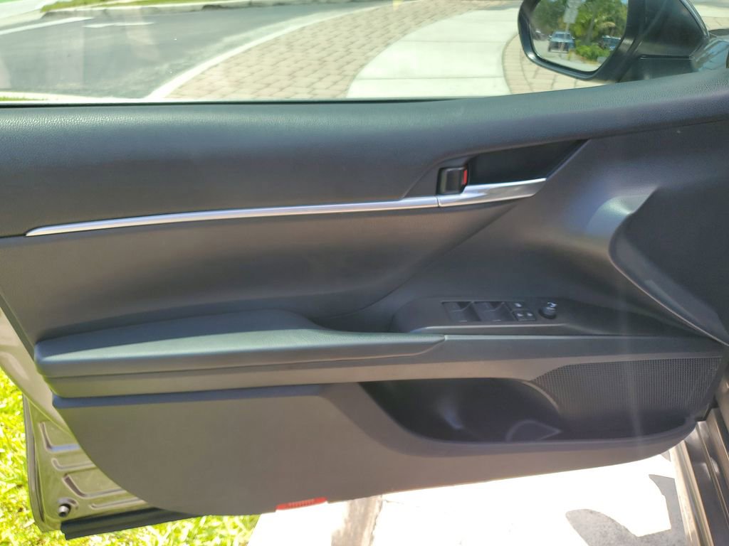 Used 2022 Toyota Camry SE w/ Audio Upgrade Package FWD image 18