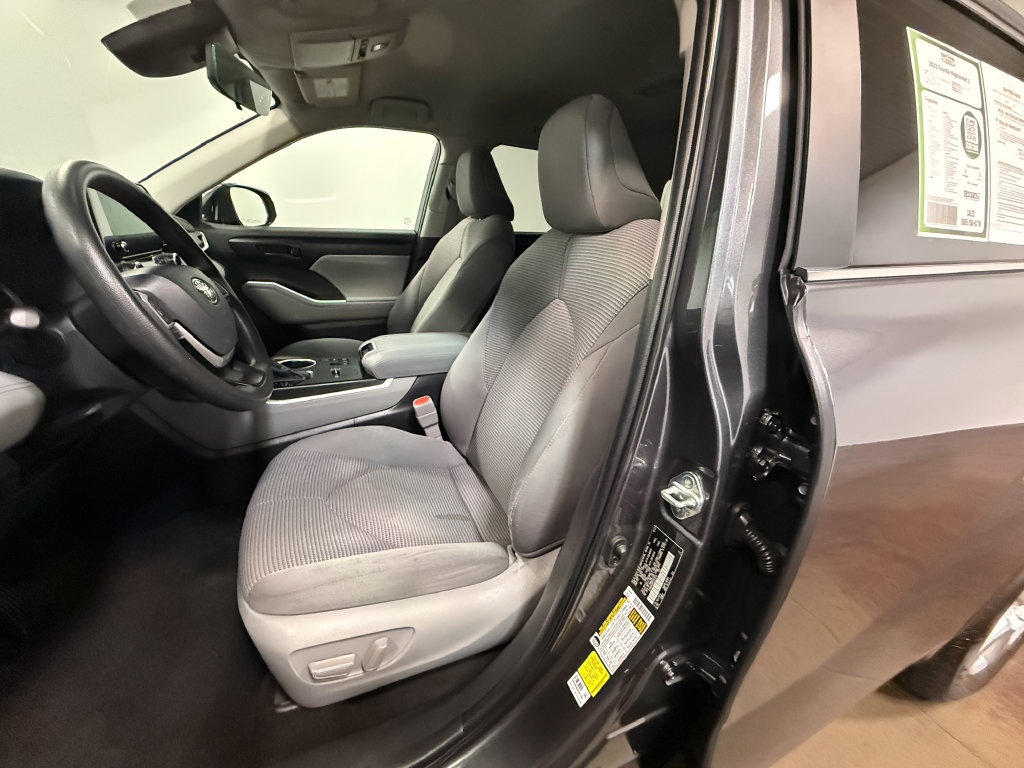 Used 2023 Toyota Highlander L FWD image 12
