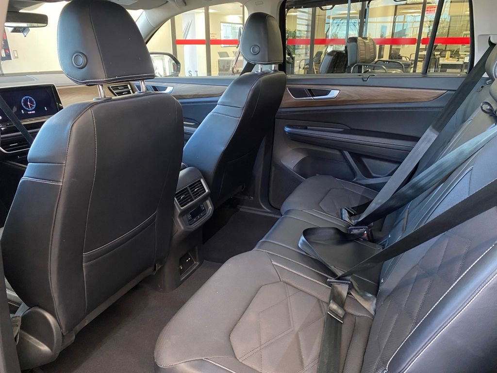 Used 2024 Volkswagen Atlas SE image 19