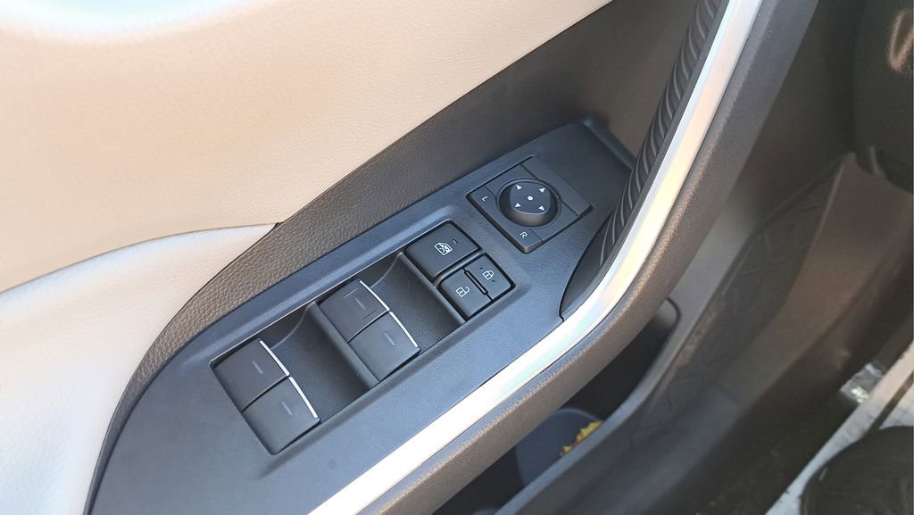 Used 2024 Toyota RAV4 XLE w/ Convenience Package image 24