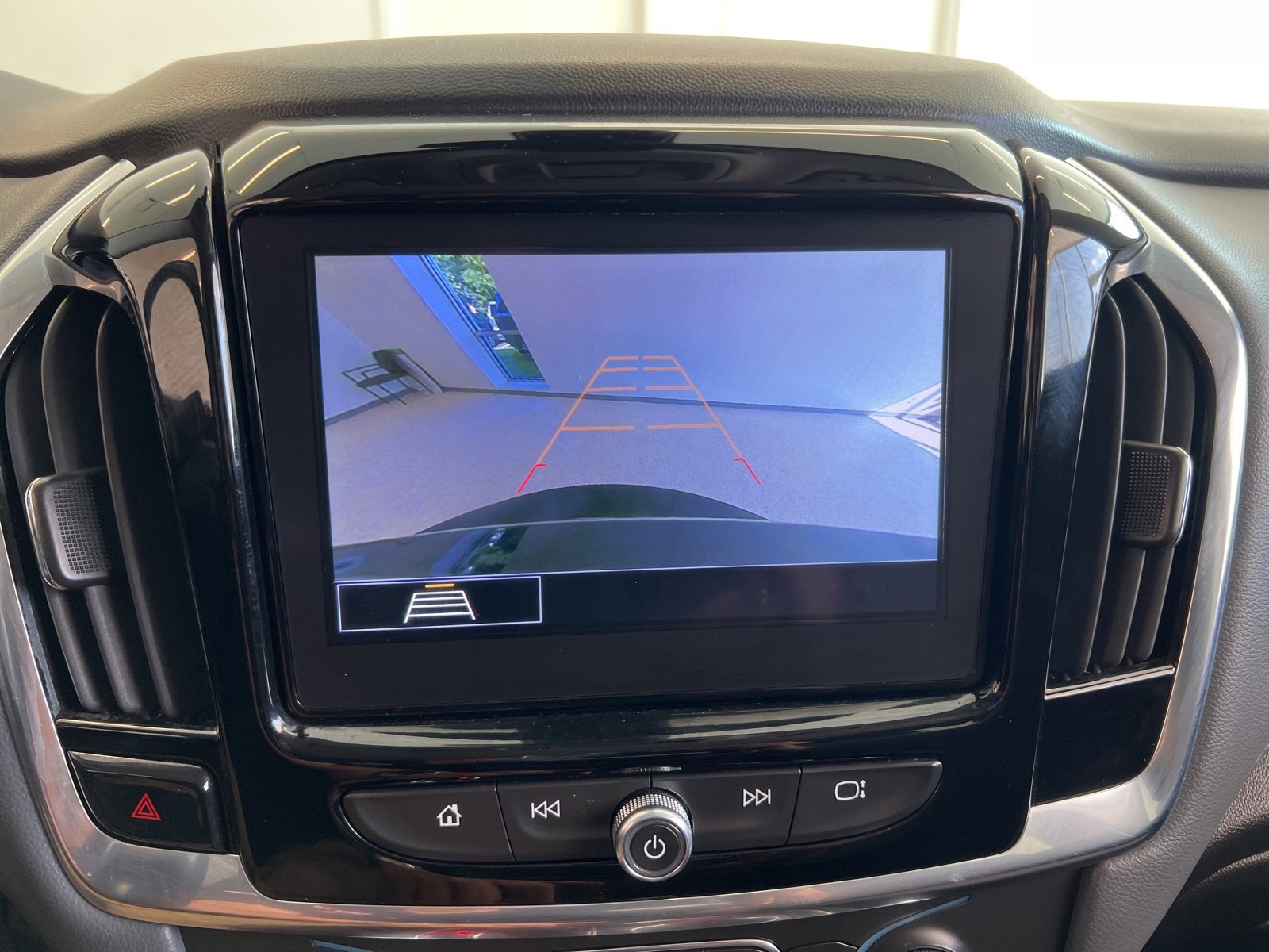 Used 2021 Chevrolet Traverse LT image 20