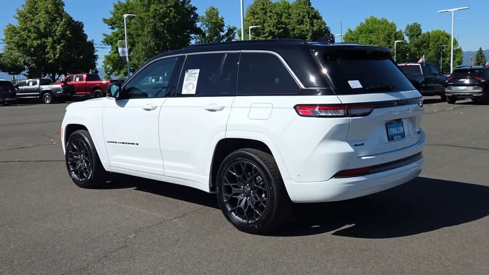 New 2026 Jeep Grand Cherokee Summit AWD/4WD image 6