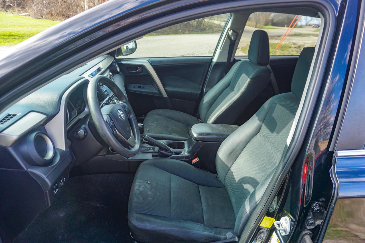 Used 2015 Toyota RAV4 LE image 15