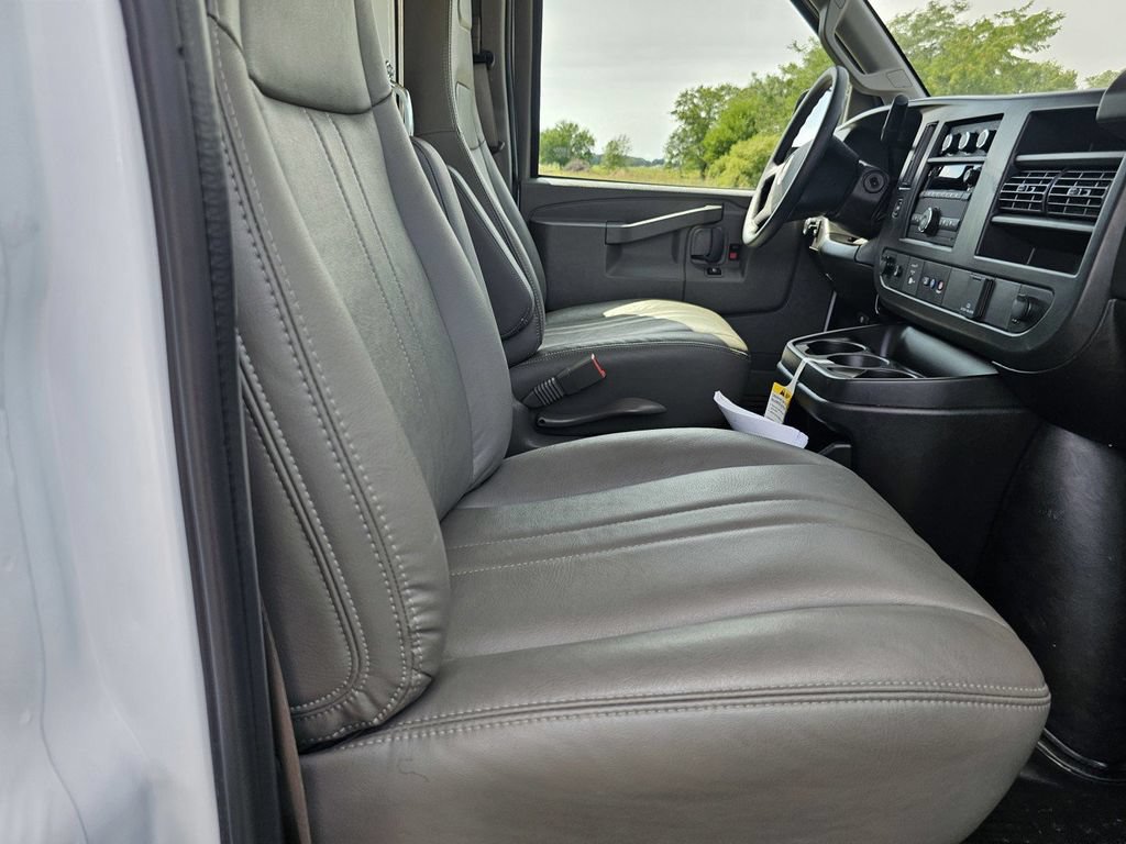 Used 2025 Chevrolet Express 3500 w/ Power Convenience Package RWD image 21