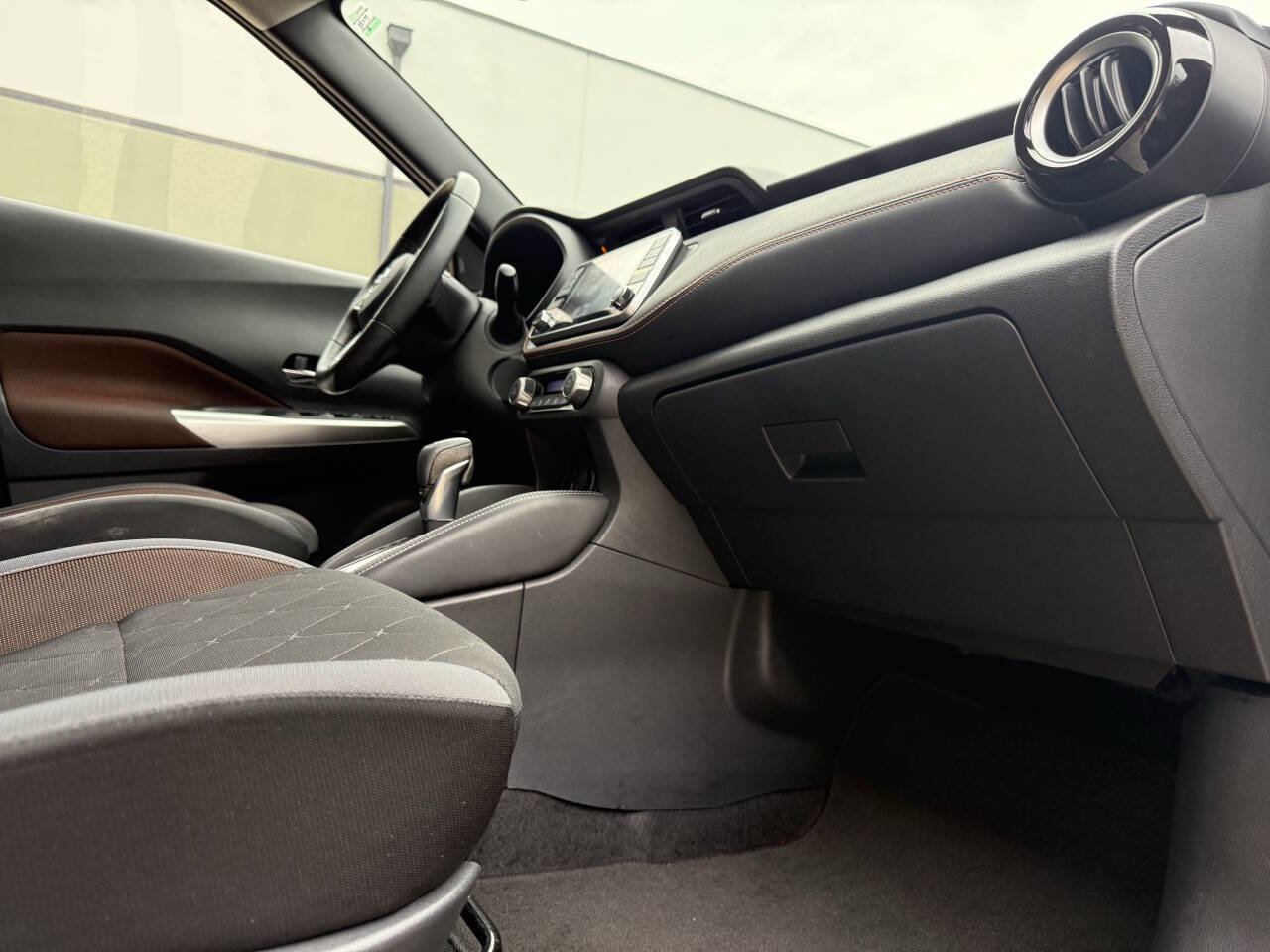 Used 2019 Nissan Kicks SR w/ Exterior Package image 23