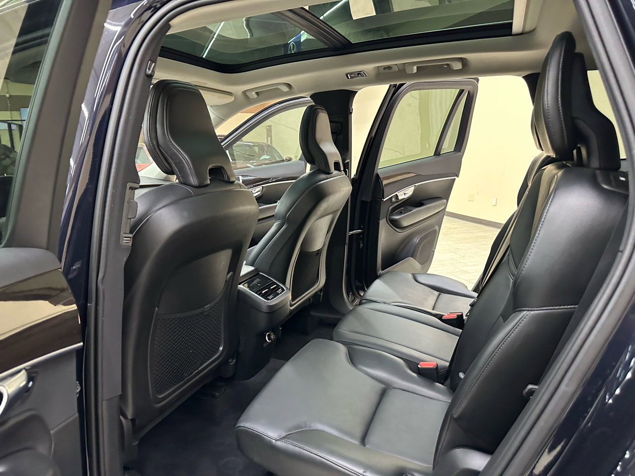 Used 2019 Volvo XC90 T5 Momentum w/ Protection Package Premier image 37