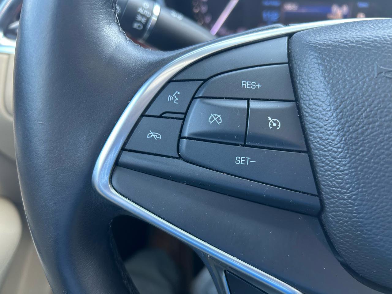 Used 2017 Cadillac XT5 Luxury w/ Driver Awareness Package image 19