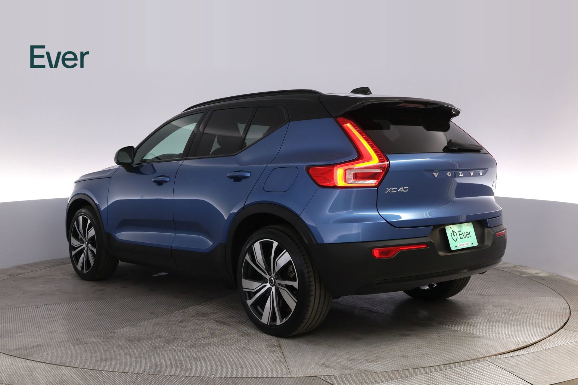 Used 2021 Volvo XC40 P8 Recharge w/ Advanced Package image 17
