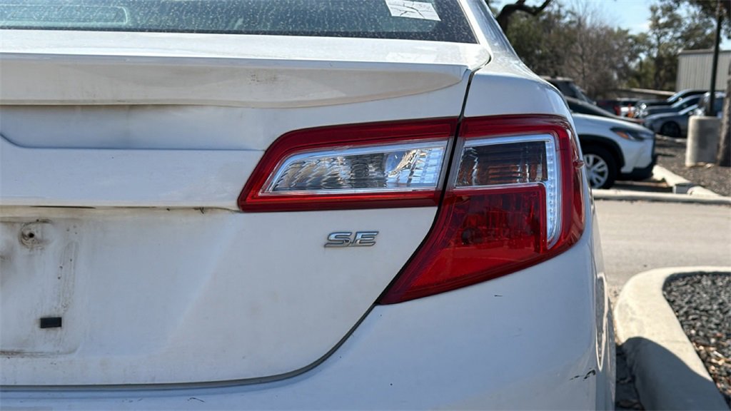 Used 2013 Toyota Camry SE image 10