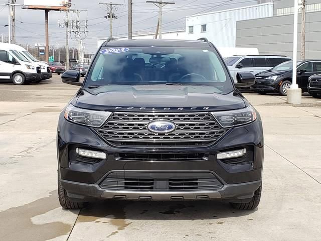 Used 2023 Ford Explorer XLT w/ Equipment Group 202A image 3