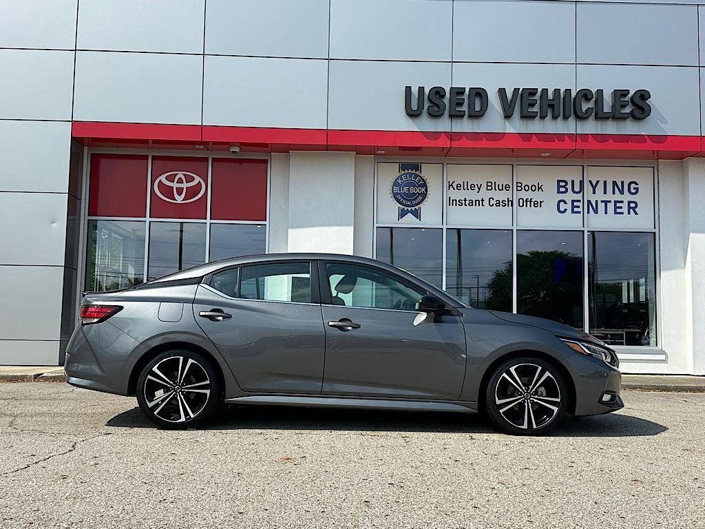 Used 2021 Nissan Sentra SR w/ SR Premium Package FWD image 8