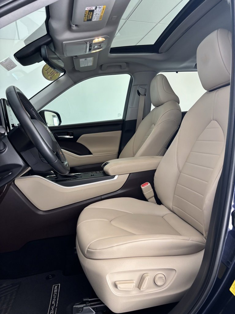 Certified 2021 Toyota Highlander XLE image 12