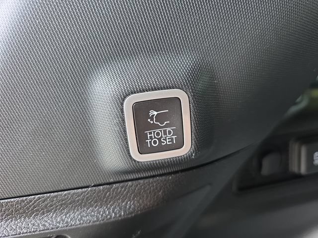Used 2023 Jeep Grand Cherokee Altitude AWD/4WD image 13