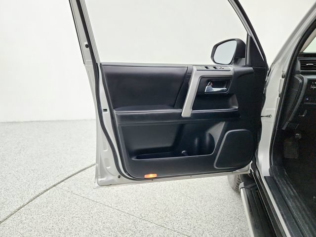 Used 2016 Toyota 4Runner SR5 AWD/4WD image 22