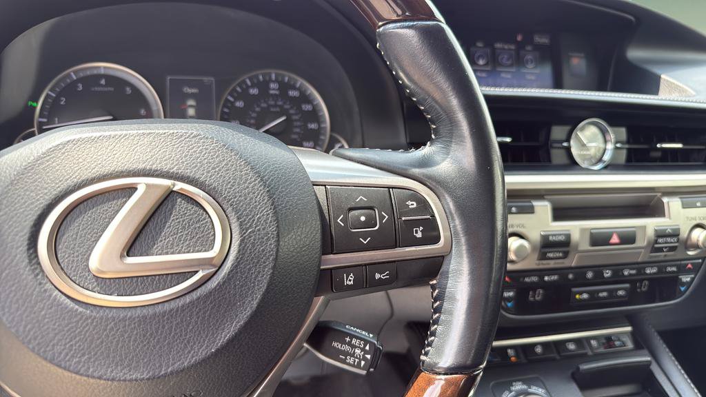 Used 2016 Lexus ES 350 w/ Luxury Package w/Wood Trim FWD image 22