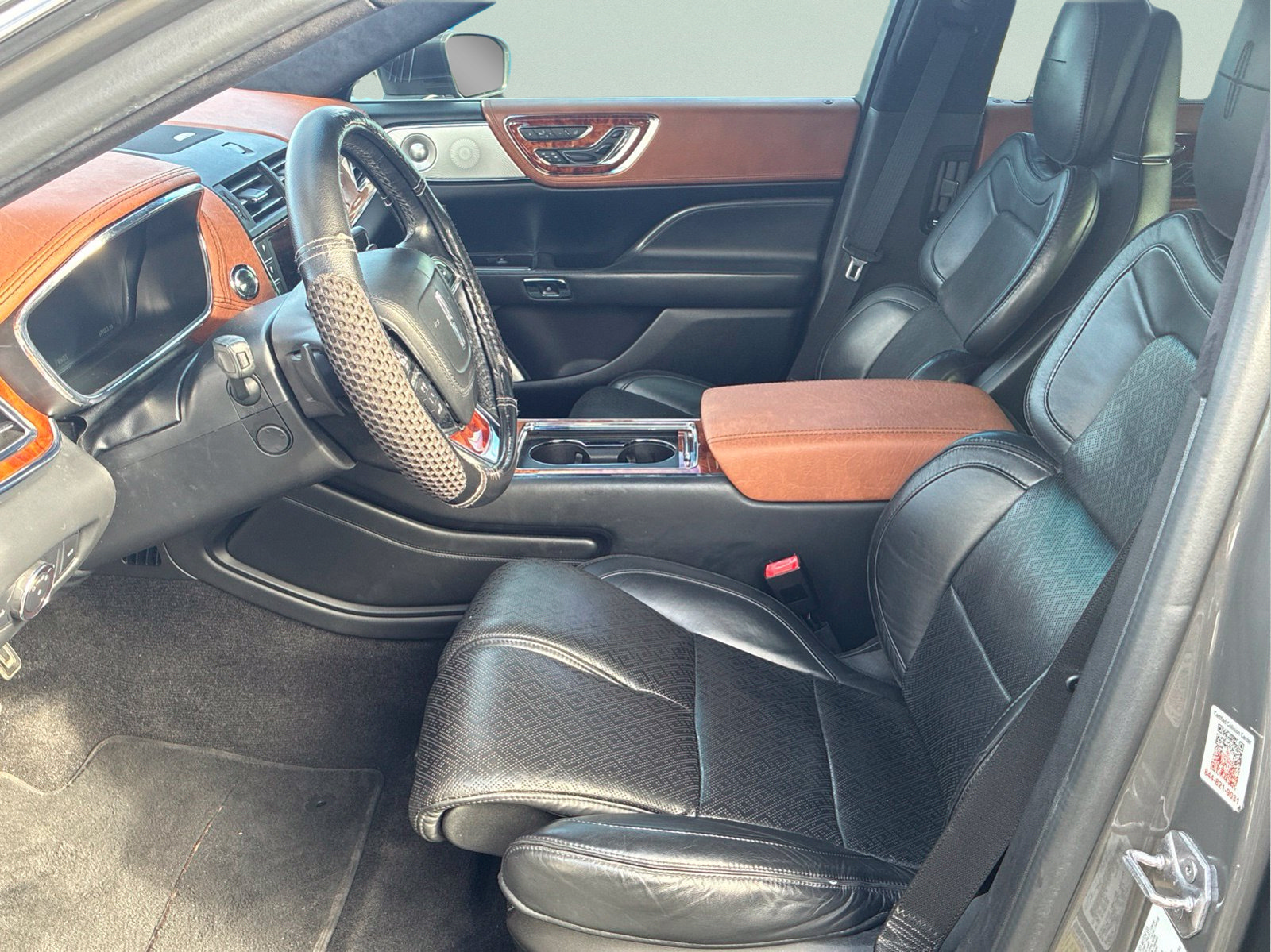 Used 2020 Lincoln Continental Black Label w/ Rear Seat Amenities Package FWD image 9
