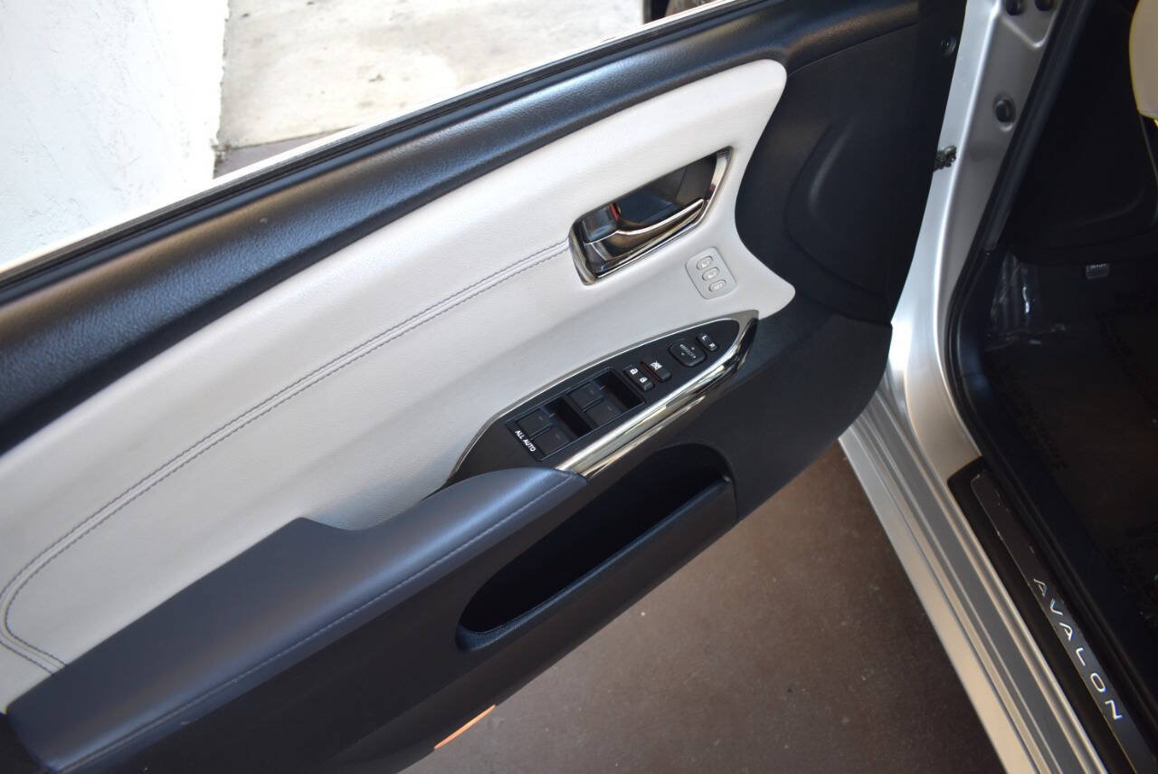 Used 2014 Toyota Avalon Limited w/ Technology Package FWD image 40