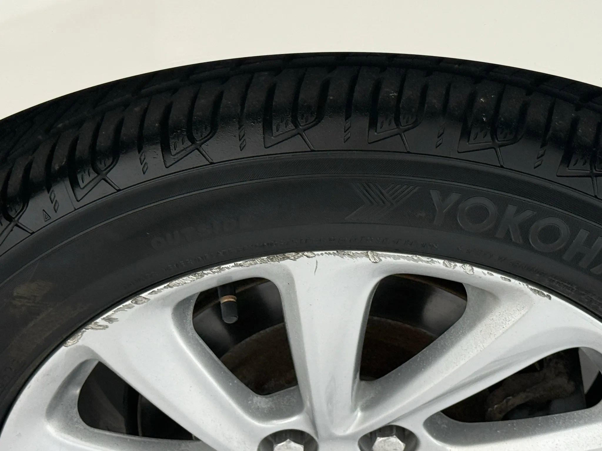 Used 2014 Buick LaCrosse Leather w/ Driver Confidence Package image 18