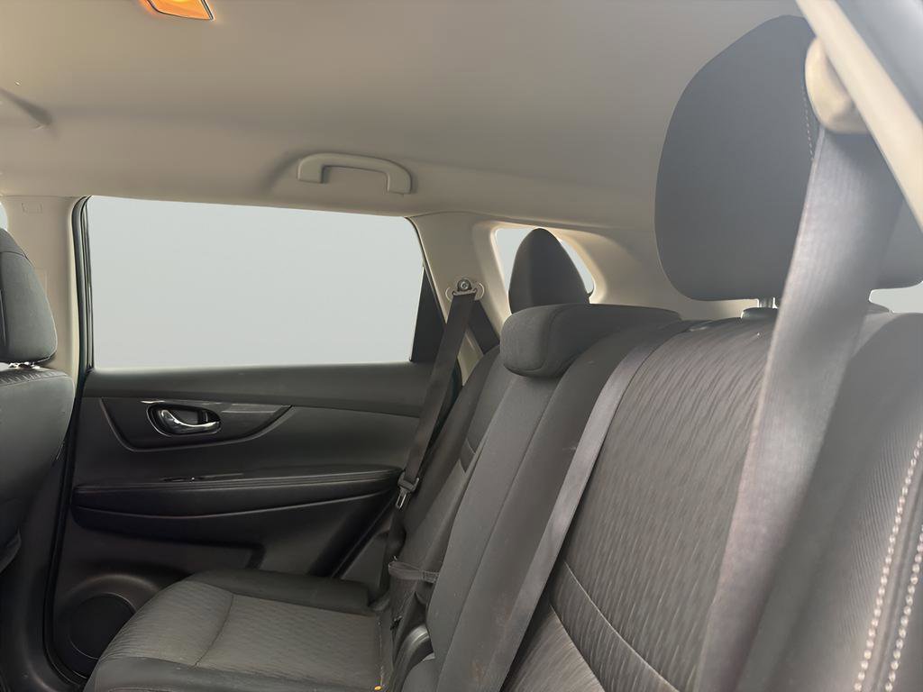 Used 2018 Nissan Rogue SV image 18